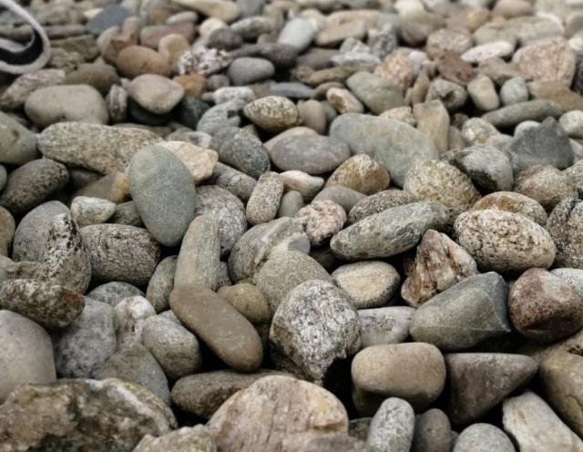 Галька речная пестрая (20-40 мм.)  купить в Истре от производителя, без посредников