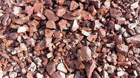 Kamenclub.ru: Щебень крошка красный (ЯШМА) фр. 10-20 мм.  купить в Истре яшма красный, бордовый, оранжевый, рыжий декоративный каменный ландшафтный щебень колотый 9000 руб/т   фото КАМЕНЬ КЛУБ