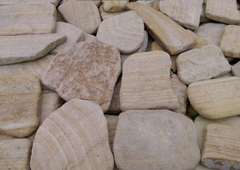 Kamenclub.ru: Песчаник пластушка галтованный желтый с рисунком (3 см)  купить в Истре плитняк - пластушка желтый песчаник 21000 руб/м3   фото КАМЕНЬ КЛУБ