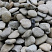Kamenclub.ru: Галька речная плоская (серо-белая) фр. 70-120 мм. купить  в Истре галька галечник речной серый, белый окатанная плоская  природная галька 9000 руб/т   фото КАМЕНЬ КЛУБ
