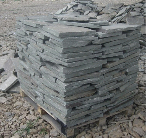 Kamenclub.ru: Песчаник пластушка серо-зеленый (1,5 см)  купить в Истре плитняк - пластушка серо-зеленый, серый, зеленый пластушка рваная ландшафтная колотая 10200 руб/м3   фото КАМЕНЬ КЛУБ