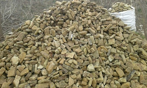 Kamenclub.ru: Песчаник для строительства и кладки блочный (фр 100-200 мм)  купить в Истре песчаник бежевый серый рыжий валун мелкий для строительства песчаник 6500 руб/т   фото КАМЕНЬ КЛУБ