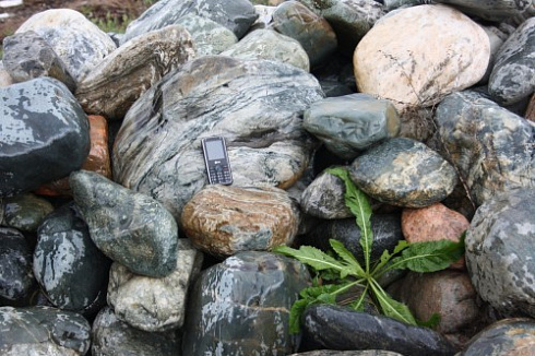 Kamenclub.ru: Ландшафтные валунчики фр.100-500 мм.  купить в Истре крупный природный камень серый, темно-серый, светло-серый речной валун крупный 4800 руб/т   фото КАМЕНЬ КЛУБ