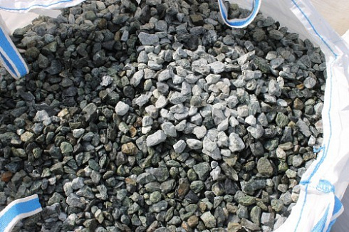 Kamenclub.ru: Щебень крошка зеленый (змеевик) фр. 20-40 мм.  купить в Истре мрамор зеленый, салатовый ландшафтная мраморная крошка 8500 руб/т   фото КАМЕНЬ КЛУБ