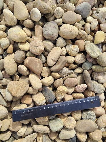 Kamenclub.ru: Галька речная окат рыжая фр. 20-40 мм. купить  в Истре галька речная окатанная рыжая желтая серая округлая речная галька 5000 руб/т   фото КАМЕНЬ КЛУБ