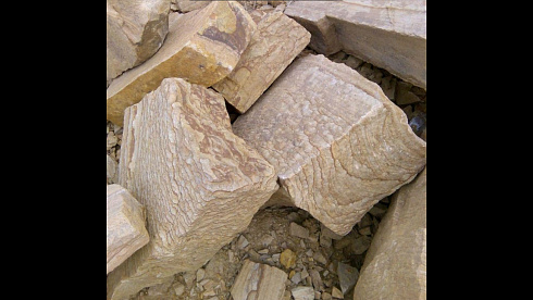 Kamenclub.ru: Песчаник пластушка желтый с рисунком (4-6 см)  купить в Истре плитняк пластушка желтый с рисунком песчаник 9 000 руб/м3   фото КАМЕНЬ КЛУБ