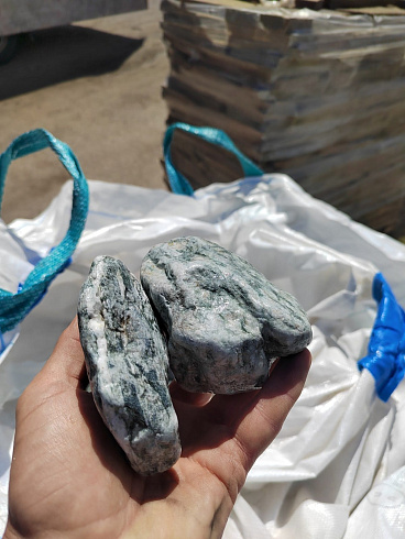 фото Галтованный жадеит (фр. 70-100 мм)  купить в Истре в интернет-портале КАМЕНЬ КЛУБ