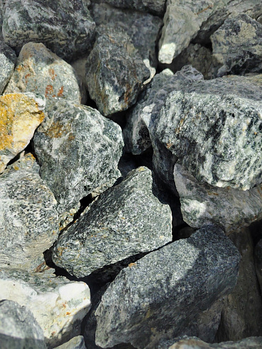 фото Галтованный жадеит (фр. 70-100 мм)  купить в Истре в интернет-портале КАМЕНЬ КЛУБ