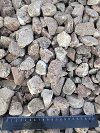 Kamenclub.ru: Мраморная крошка (щебень галтованный розовый) фр.20-40 мм.  купить в Истре мрамор розовый, красный оголтованный округлый щебень  15000 руб/т   фото КАМЕНЬ КЛУБ