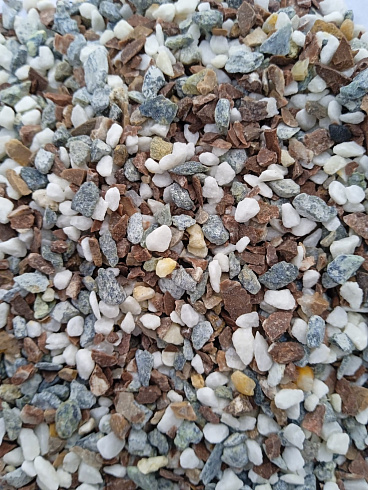 Kamenclub.ru: Мраморная крошка (щебень крошка микс : белый-черный-розовый) фр. 3-5 мм.  купить в Истре мрамор белый, черный, розовый, разноцветный мраморная каменная крошка декорвтивная 12000 руб/т   фото КАМЕНЬ КЛУБ