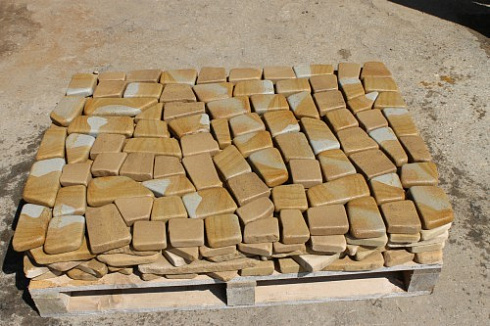 Kamenclub.ru: Песчаник брусчатка (Готика) art PSG-L-01  купить в Истре    2300 руб/кв.м   фото КАМЕНЬ КЛУБ