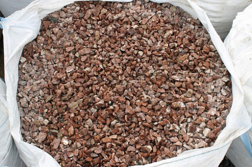 Kamenclub.ru: Мраморная крошка (щебень крошка розовый) фр. 20-40 мм.  купить в Истре мрамор розовый, красный мраморная крошка декоративная 11000 руб/т   фото КАМЕНЬ КЛУБ