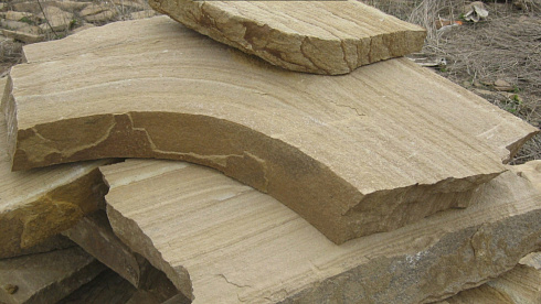 Kamenclub.ru: Форматный камень (плаха) пошаговая дорожка от 70-150 см (4 -12 см)  купить в Истре плитняк  форматный плаха желтый песчаник 9 000 руб/т   фото КАМЕНЬ КЛУБ