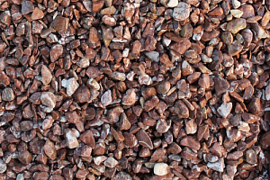 Kamenclub.ru: Мраморная крошка (щебень галтованный розовый) фр.40-70 мм.  купить в Истре мрамор розовый, красный галтовка мраморная щебня 15000 руб/т   фото КАМЕНЬ КЛУБ