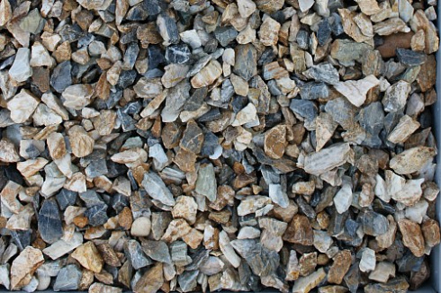 Kamenclub.ru: Мраморная крошка (щебень крошка медовый), фр. 10-20 мм.  купить в Истре песчаник бежевый, серый каменная ландшафтная крошка  12000 руб/т   фото КАМЕНЬ КЛУБ