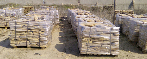 Kamenclub.ru: Песчаник пластушка галтованный желтый с рисунком (3 см)  купить в Истре плитняк - пластушка желтый песчаник 21000 руб/м3   фото КАМЕНЬ КЛУБ