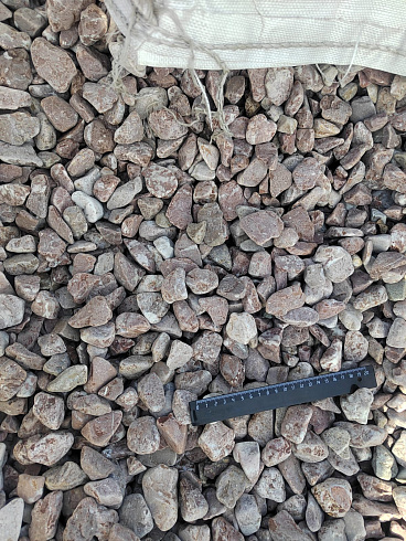 Kamenclub.ru: Мраморная крошка (щебень галтованный розовый) фр.20-40 мм.  купить в Истре мрамор розовый, красный оголтованный округлый щебень  15000 руб/т   фото КАМЕНЬ КЛУБ