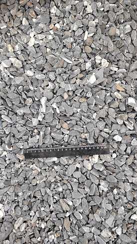 Kamenclub.ru: Щебень галтованный черный (мрамор) фр.10-20 мм.  купить в Истре мрамор черный с белыми прожилками, черный, белый окатанный округлый ландшафтный декоративный щебень 15000 руб/т   фото КАМЕНЬ КЛУБ