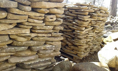 Kamenclub.ru: Песчаник колотый для облицовки (фр. 2-3 см)  купить в Истре песчаник бежевый серый рыжий песчаник строительный 5000 руб/т   фото КАМЕНЬ КЛУБ