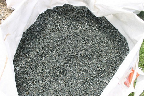 Kamenclub.ru: Щебень крошка зеленый (змеевик) фр. 5-10 мм  купить в Истре змеевик зеленый, салатовый ландшафтный декоративный щебень крошка 7 200 руб/т   фото КАМЕНЬ КЛУБ