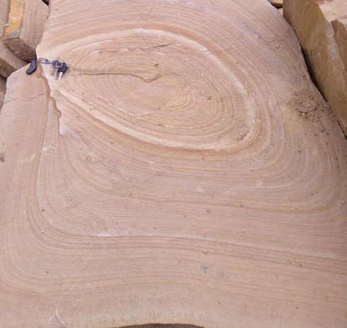 Kamenclub.ru: Форматный камень (плаха) пошаговая дорожка от 70-150 см (4 -12 см)  купить в Истре плитняк  форматный плаха желтый песчаник 9 000 руб/т   фото КАМЕНЬ КЛУБ