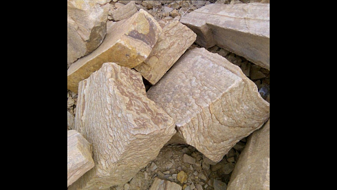 Kamenclub.ru: Песчаник пластушка желтый с рисунком (4-6 см)  купить в Истре плитняк пластушка желтый с рисунком песчаник 9 000 руб/м3   фото КАМЕНЬ КЛУБ