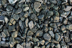 Kamenclub.ru: Щебень галтованный зеленый (змеевик) фр. 20-40 мм.  купить в Истре мрамор зеленый, салатовый оголтованный щебень мраморный 12500 руб/т   фото КАМЕНЬ КЛУБ