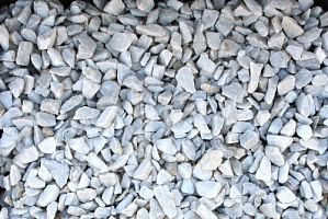 Kamenclub.ru: Мраморная крошка, щебень, цвет-белый, фр. 3-5 мм.  купить в Истре мрамор белый молочный бежевый мрамор колотый 11500 руб/т   фото КАМЕНЬ КЛУБ