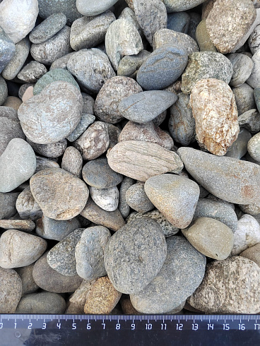 Kamenclub.ru: Галька речная окат (пестрая) фр. 20-40 мм. купить  в Истре галька речная пестрая, серая, серые оттенки галька речная окатанная округлая 5000 руб/т   фото КАМЕНЬ КЛУБ