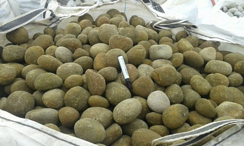 Kamenclub.ru: Песчаник ядра, фр. 100-300 мм  купить в Истре песчаник бежевый серый рыжий речная галька 5 000 руб/т   фото КАМЕНЬ КЛУБ