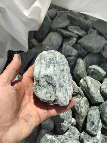 фото Галтованный жадеит (фр. 70-100 мм)  купить в Истре в интернет-портале КАМЕНЬ КЛУБ