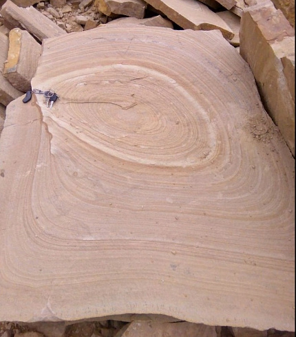 Kamenclub.ru: Форматный камень (плаха) пошаговая дорожка от 70-150 см (4 -12 см)  купить в Истре плитняк  форматный плаха желтый песчаник 9 000 руб/т   фото КАМЕНЬ КЛУБ