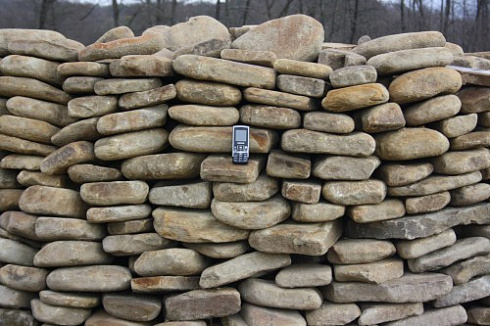 Kamenclub.ru: Песчаник для мощения дорожек, площадок, парковок ( фр 5-10 см)  купить в Истре песчаник  серый желтый коричневый рыжий песчаник оголтованный окатанный 6500 руб/т   фото КАМЕНЬ КЛУБ