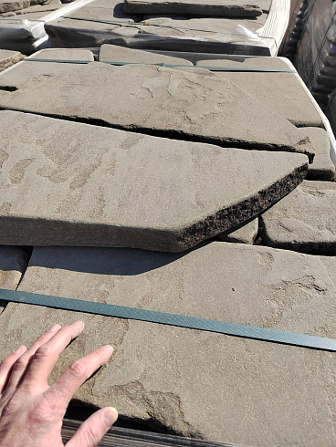 Kamenclub.ru: Песчаник галтованный для облицовки (фр. 2-5 см)  купить в Истре песчник рыжий желтый серый песчаник окатанный речной 6 000 руб/т   фото КАМЕНЬ КЛУБ