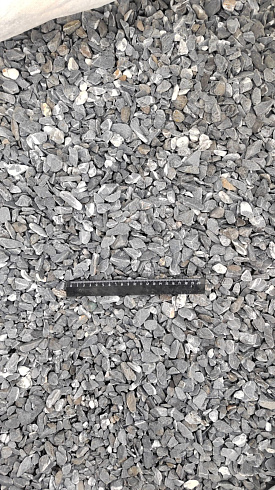 Kamenclub.ru: Щебень галтованный черный (мрамор) фр.10-20 мм.  купить в Истре мрамор черный с белыми прожилками, черный, белый окатанный округлый ландшафтный декоративный щебень 15000 руб/т   фото КАМЕНЬ КЛУБ