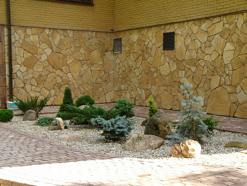 Kamenclub.ru: Песчаник пластушка желтый с разводом под дерево (2 см)  купить в Истре плитняк желтый с разводами, желтый, рыжий, серый песчаник пластушка рваная ландшафтная 11 000 руб/м3   фото КАМЕНЬ КЛУБ