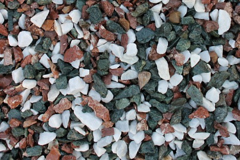 Kamenclub.ru: Мраморная крошка (щебень крошка микс : белый-черный-розовый) фр. 3-5 мм.  купить в Истре мрамор белый, черный, розовый, разноцветный мраморная каменная крошка декорвтивная 12000 руб/т   фото КАМЕНЬ КЛУБ