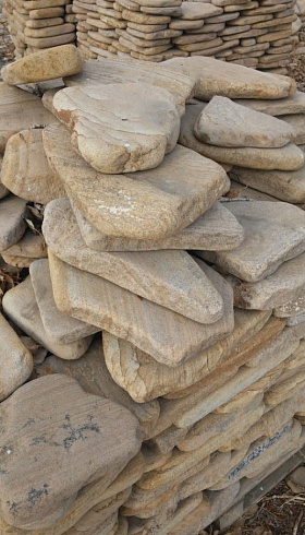 Kamenclub.ru: Песчаник пластушка галтованный желтый с рисунком (3 см)  купить в Истре плитняк - пластушка желтый песчаник 21000 руб/м3   фото КАМЕНЬ КЛУБ