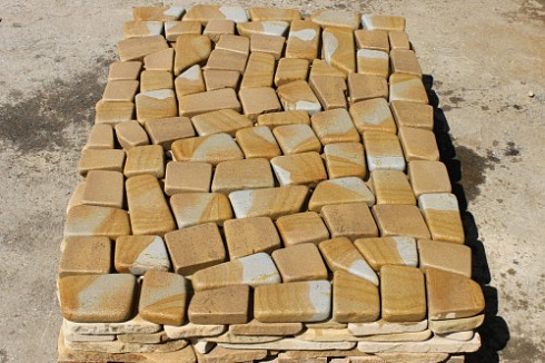 Kamenclub.ru: Песчаник брусчатка (Готика) art PSG-L-01  купить в Истре    2300 руб/кв.м   фото КАМЕНЬ КЛУБ