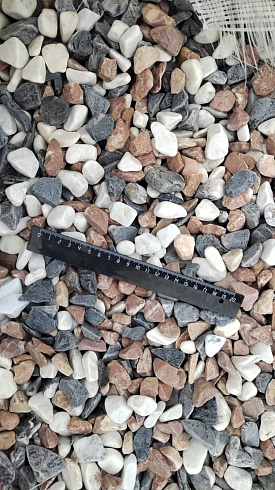 Kamenclub.ru: Мраморная крошка (щебень галтованный микс:белый-зеленый-розовый) фр.20-40 мм.  купить в Истре мрамор белый, зеленый, розовый мрамор декоративный (галтовка) 15500 руб/т   фото КАМЕНЬ КЛУБ