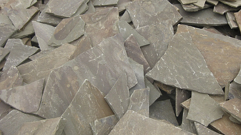 Kamenclub.ru: Песчаник пластушка серо-зеленый (1,5 см)  купить в Истре плитняк - пластушка серо-зеленый, серый, зеленый пластушка рваная ландшафтная колотая 10200 руб/м3   фото КАМЕНЬ КЛУБ