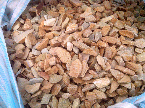 Kamenclub.ru: Щебень крошка желтый (ЗЛАТОЛИТ) фр. 20-40 мм.  купить в Истре златолит бежевый, золотистый, желтый декоративная каменная крошка 10800 руб/т   фото КАМЕНЬ КЛУБ