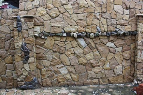 Kamenclub.ru: Песчаник колотый для облицовки (фр. 2-3 см)  купить в Истре песчаник бежевый серый рыжий песчаник строительный 5000 руб/т   фото КАМЕНЬ КЛУБ