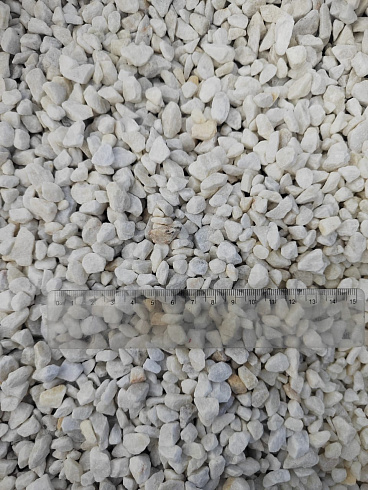 Kamenclub.ru: Мраморная крошка, щебень, цвет-белый, фр. 5-10 мм.  купить в Истре мрамор белый, айвори, молочный мраморная каменная крошка ландшафтная 12000 руб/т   фото КАМЕНЬ КЛУБ