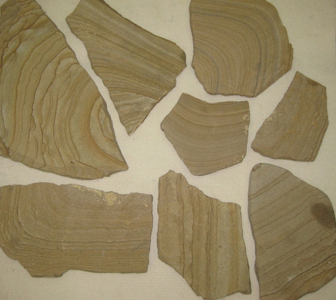 Kamenclub.ru: Песчаник пластушка желтый с разводом под дерево (2 см)  купить в Истре плитняк желтый с разводами, желтый, рыжий, серый песчаник пластушка рваная ландшафтная 11 000 руб/м3   фото КАМЕНЬ КЛУБ