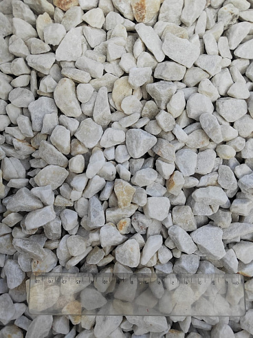 Kamenclub.ru: Мраморная крошка, щебень, цвет-белый, фр. 10-20 мм.  купить в Истре мрамор белый, молочный айвори каменная ландшафтная декоративная крошка шебня 12000 руб/т   фото КАМЕНЬ КЛУБ