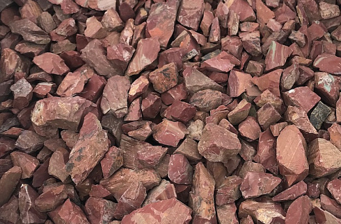 Kamenclub.ru: Щебень крошка красный (ЯШМА) фр. 5-10 мм.  купить в Истре крошка каменная яшмы красный, бордовый, темно-красный декоративная крошка ландшафтная каменная яшмоидная 8500 руб/т   фото КАМЕНЬ КЛУБ