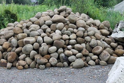 Kamenclub.ru: Песчаник ядра, фр. 100-300 мм  купить в Истре песчаник бежевый серый рыжий речная галька 5 000 руб/т   фото КАМЕНЬ КЛУБ