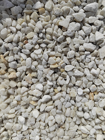 Kamenclub.ru: Мраморная крошка, щебень, цвет-белый, фр. 5-10 мм.  купить в Истре мрамор белый, айвори, молочный мраморная каменная крошка ландшафтная 12000 руб/т   фото КАМЕНЬ КЛУБ