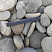 Kamenclub.ru: Галька речная плоская (серо-белая) фр. 70-120 мм. купить  в Истре галька галечник речной серый, белый окатанная плоская  природная галька 9000 руб/т   фото КАМЕНЬ КЛУБ